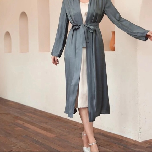 Classy Satin Duster Draped Jacket with Belt - Picture 4 of 5